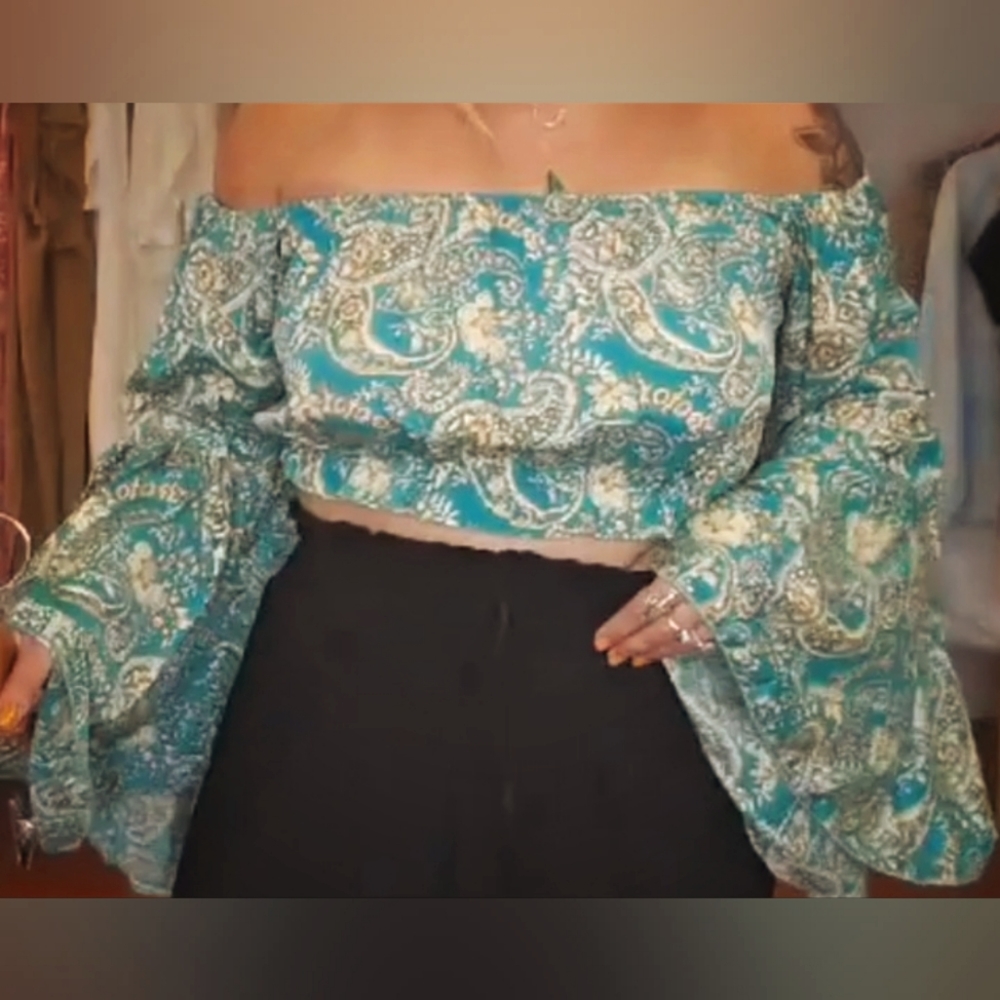 NWT Karma Highway Cropped Bell Sleeve Top  OS